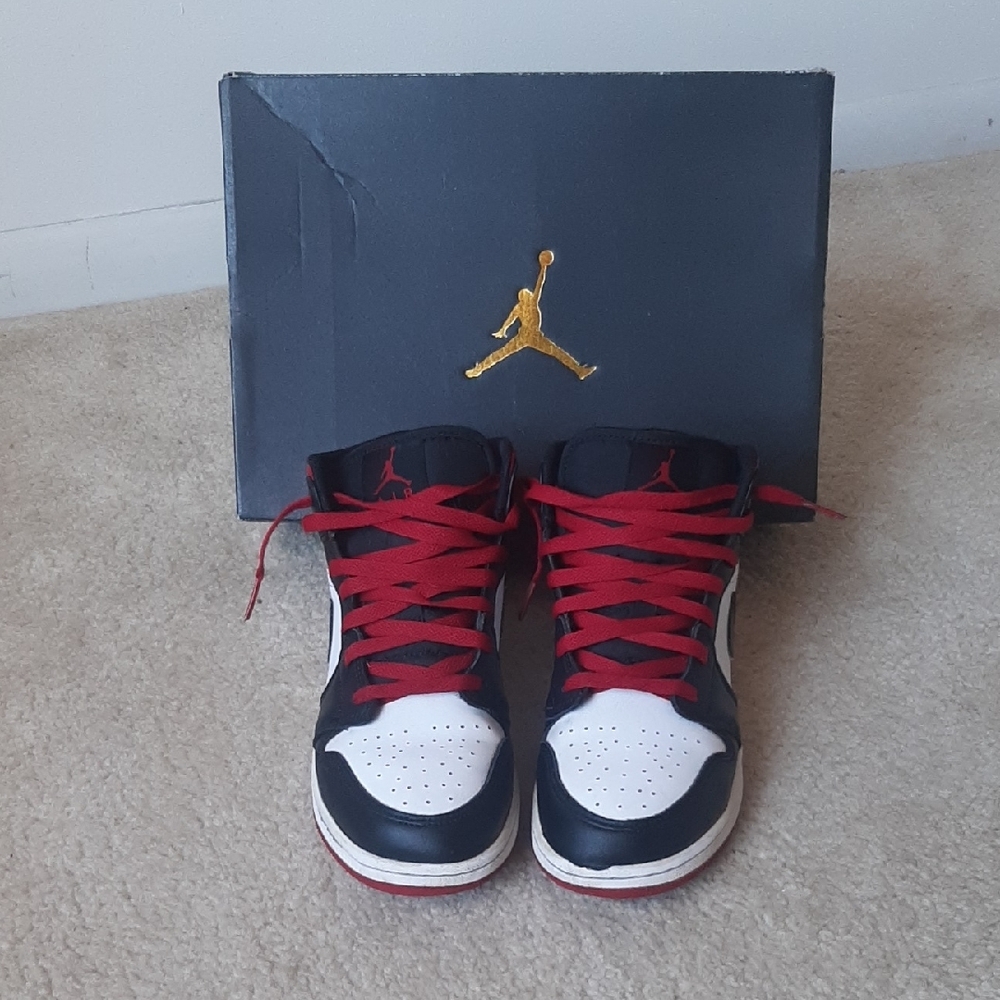 Air Jordan 1 Gym Red Mids Size 6.5Y Kids Black, Red and White Sneakers